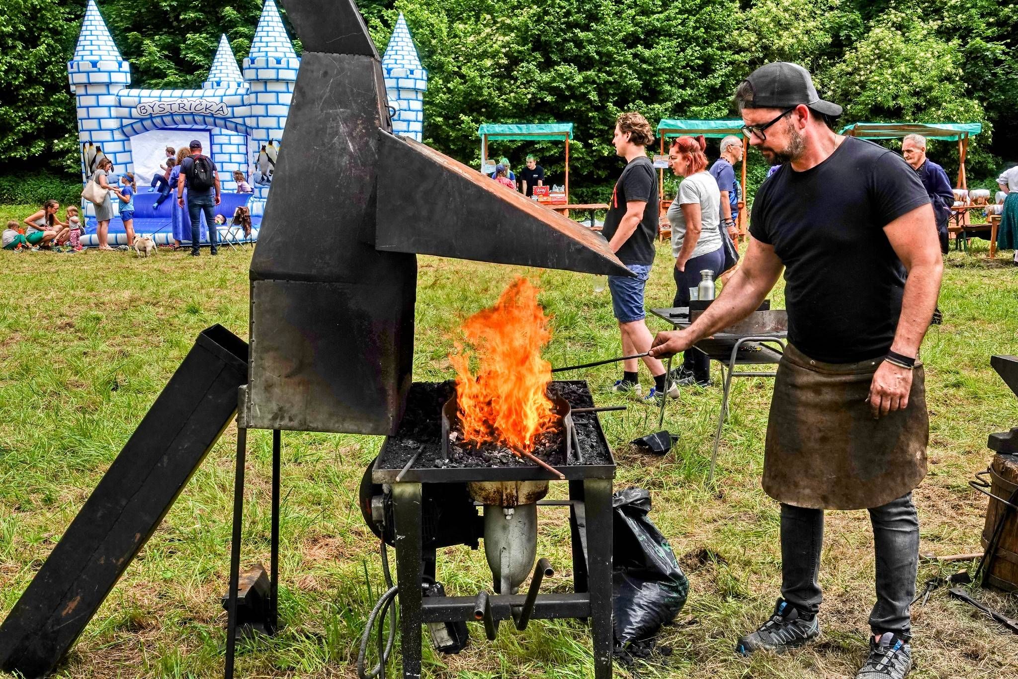 Řemesla pod hradem Hluboký 23.–24.5.